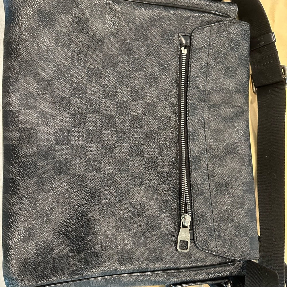 Louis Vuitton Damier District PM Messenger Bag - Picture 5 of 15